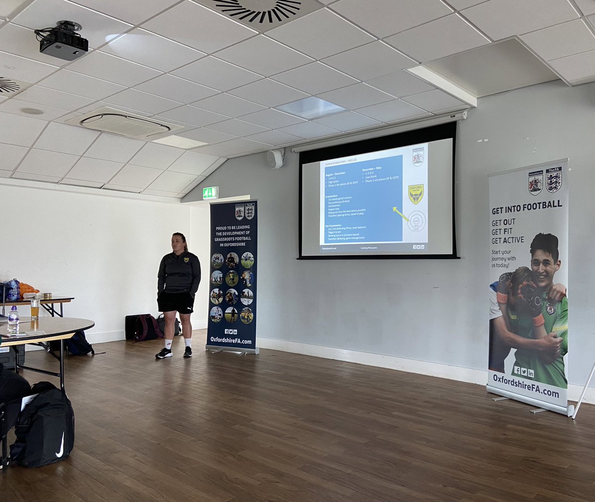 OxfordshireFA's tweet photo. Final session of the day with @Ekh93 and @vphalsall delivering a session on Coaching Philosophy. #OFACC22 https://t.co/vNv5vxB4Wb