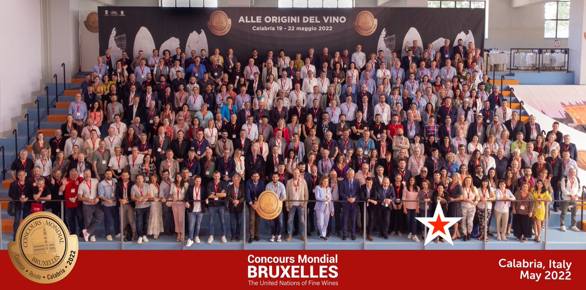 4WineDay's tweet photo. @concoursmondial  #CMB2022 où 7370 vins de 40 pays ont été dégustés par un jury de 310 experts /45 nationalités/ à Cosenza #Italie #VinsdeCalabre #Italie #PhotodeClasse*. Perso, j'ai dégusté 148 vins de #Italie #France #Chine #Portugal #Croatie #Espagne. Amazing #flights https://t.co/clSCBZgN2i