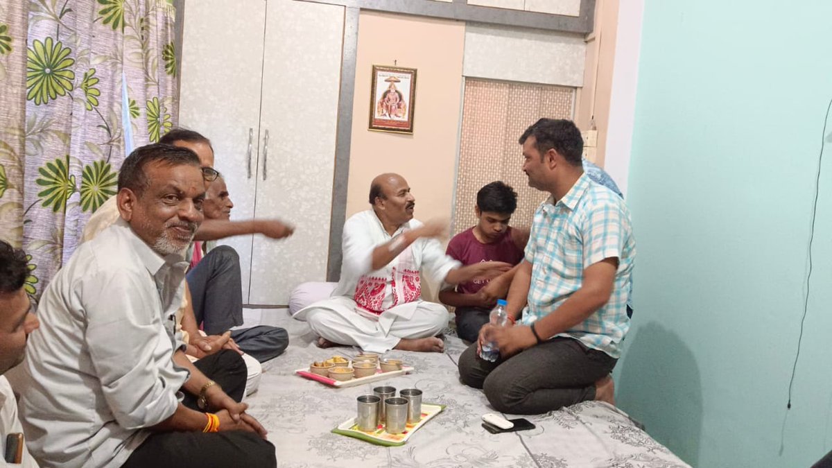 PavanBhattGuru2's tweet photo. आज केंद्रीय मंत्री @Drvirendrakum13 जी के साथ......
@vivekctkg34 
@AnuragV14446290 https://t.co/n91F6TpuVy