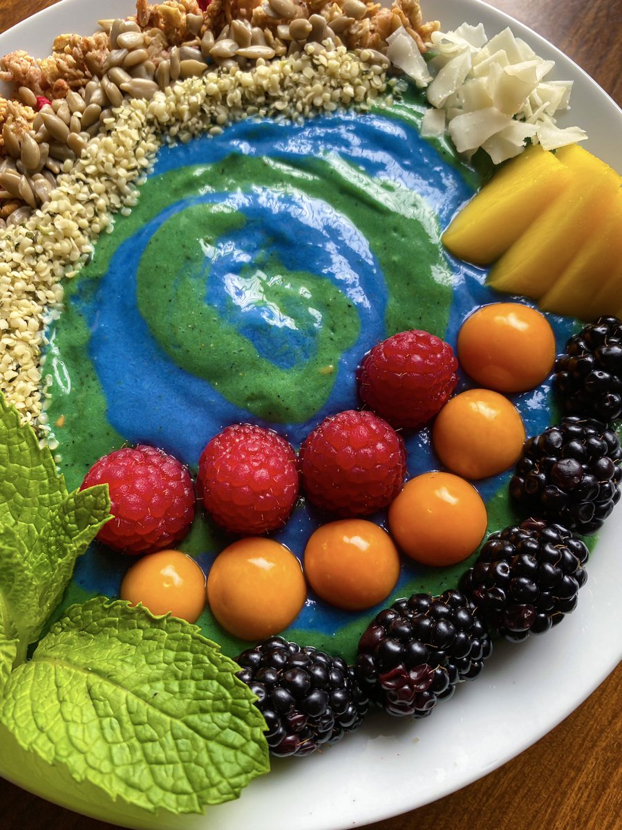 thatsrach's tweet photo. smoothie bowl Saturday 🥭🥥🌎🌱 https://t.co/YLRrUUaeTf
