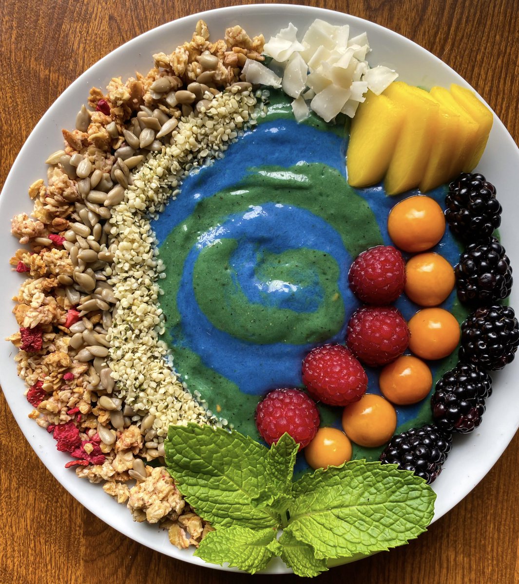 thatsrach's tweet photo. smoothie bowl Saturday 🥭🥥🌎🌱 https://t.co/YLRrUUaeTf