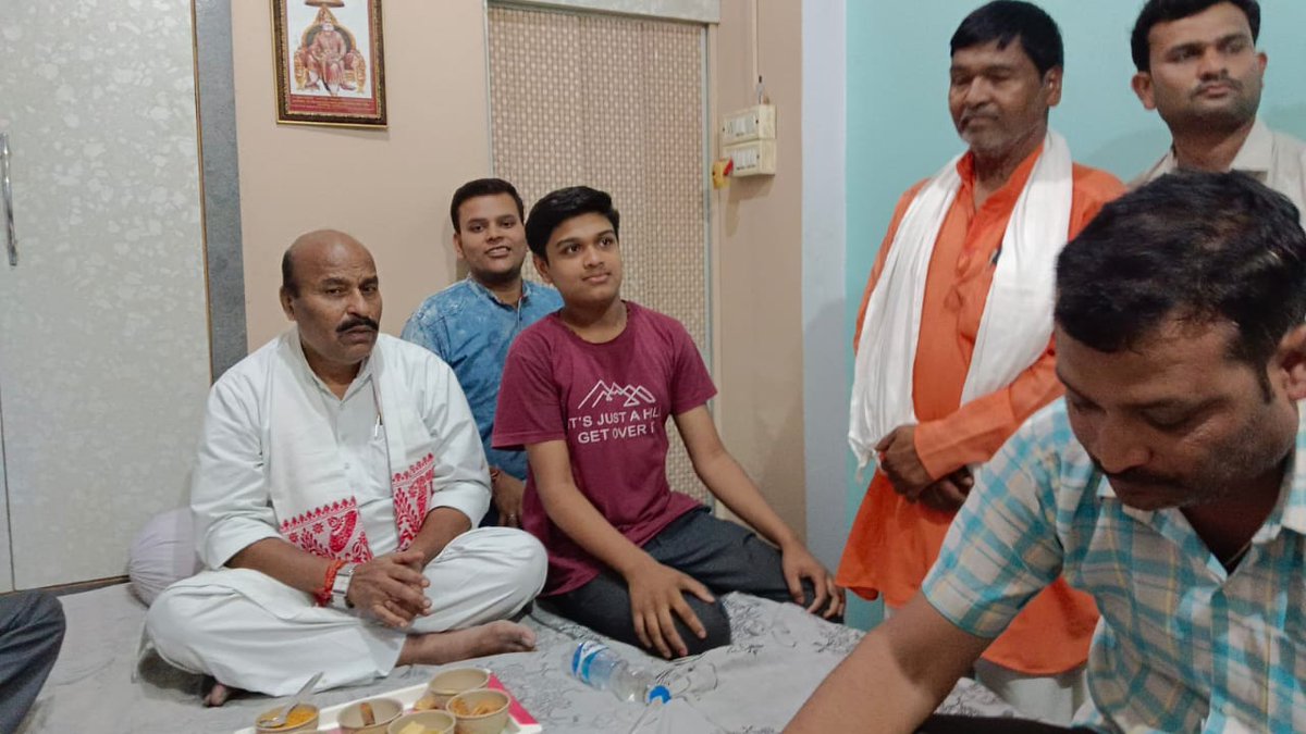PavanBhattGuru2's tweet photo. आज केंद्रीय मंत्री @Drvirendrakum13 जी के साथ......
@vivekctkg34 
@AnuragV14446290 https://t.co/n91F6TpuVy