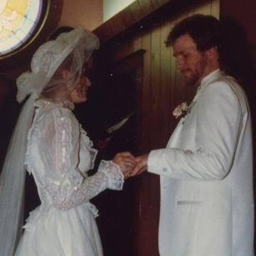 MaryH319's tweet photo. 34 years ago today I married my very best friend! https://t.co/ScP2HoUFDu