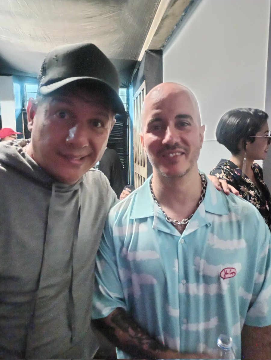 vivas_fernando's tweet photo. Con Willy Rodríguez celebrando los 25 años de  @culturaprofetic  en el @FORUMvalencia Que se vengan más años de música , poesía y reflexión. https://t.co/TUfS5tPlYJ