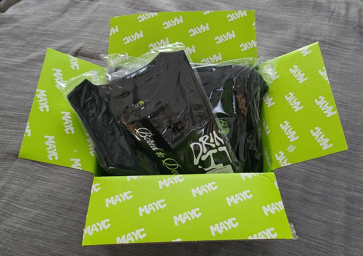 Ohhhhh...the first box of goodies has arrived!! #MAYC <a href="/BoredApeYC/">Bored Ape Yacht Club 🍌</a>