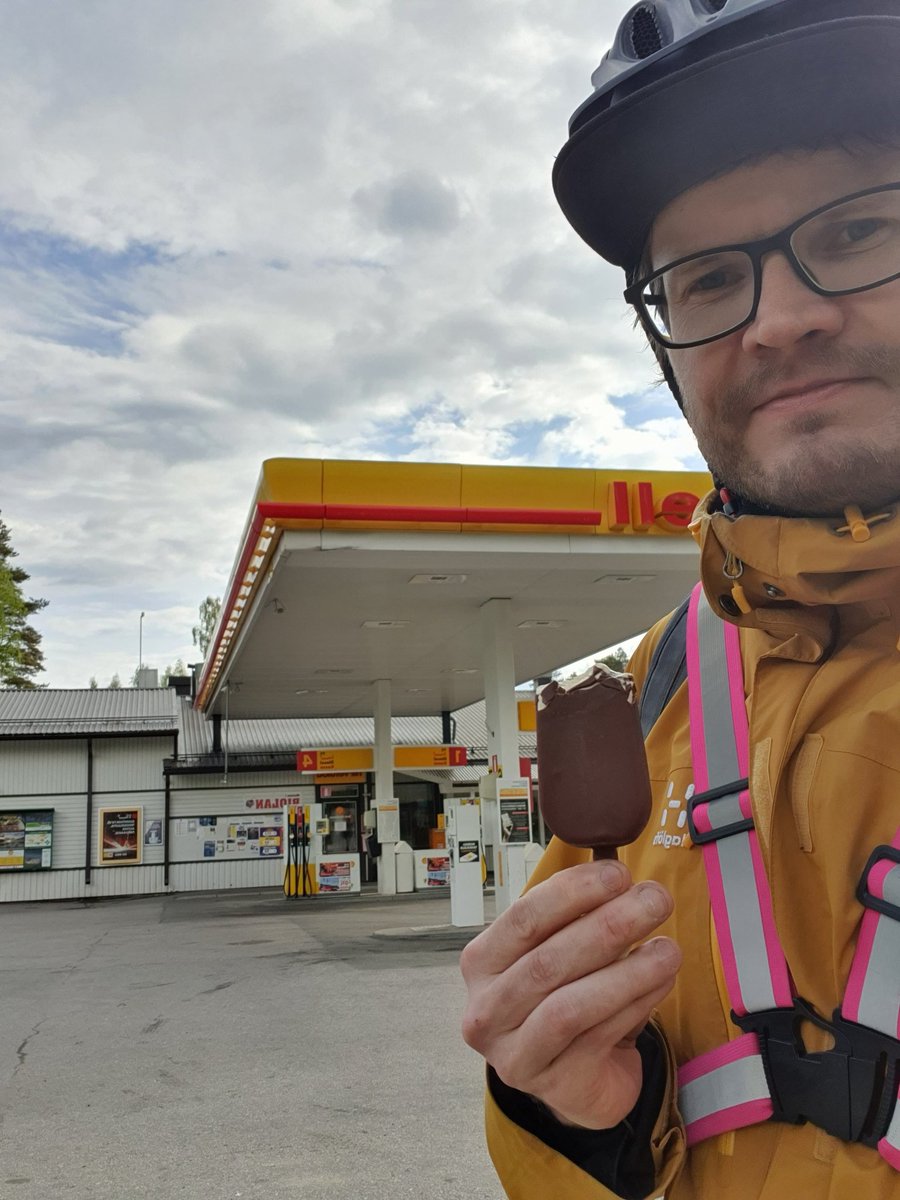 Ihanaparta's tweet photo. Luulisi hymyilyttävän vähän enemmän, kuitenkin kesän ensimmäinen. Laitetaan yövuoroviikon piikkiin. Siitäkin huolimatta terveisiä kaikille #ShellienMies -hahmoille! @Joht_Kotiniemi @MJSaarelainen @theFieni #Punkaharju #Visit_Norja https://t.co/QjN2tSa7xJ