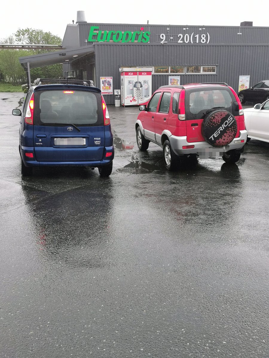 Driver_Stig's tweet photo. Toyota Yaris Verso (Funcargo in Japan) and Daihatsu Terios spotted today. 👀🇯🇵
@ToyotaMotorCorp
@DaihatsuMotor
#funcargo
#terios
#yaris
#yarisverso
#Norway https://t.co/Cq5Ilo0jX6