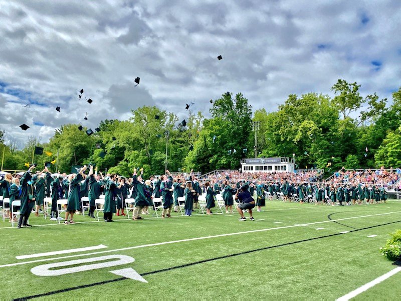 GlennJacobsTN's tweet photo. Congratulations to the Carter High School Class of 2022! https://t.co/ujrUpBHjuF