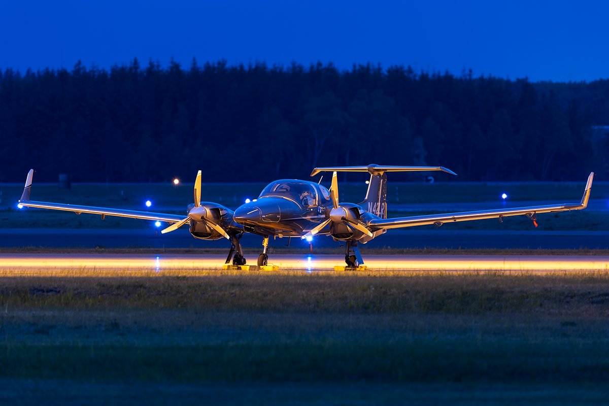 Cygnus201101's tweet image. N42LR
Diamond Aircraft IND GMBH
DA42 NG Twin Star

ブルーモーメント
ナトリウム灯に照らし出されてめっちゃ艶っぽい😊

May 26, 2022

#N42LR #DA42NG #CTS #RJCC #新千歳空港 #ブルーモーメント