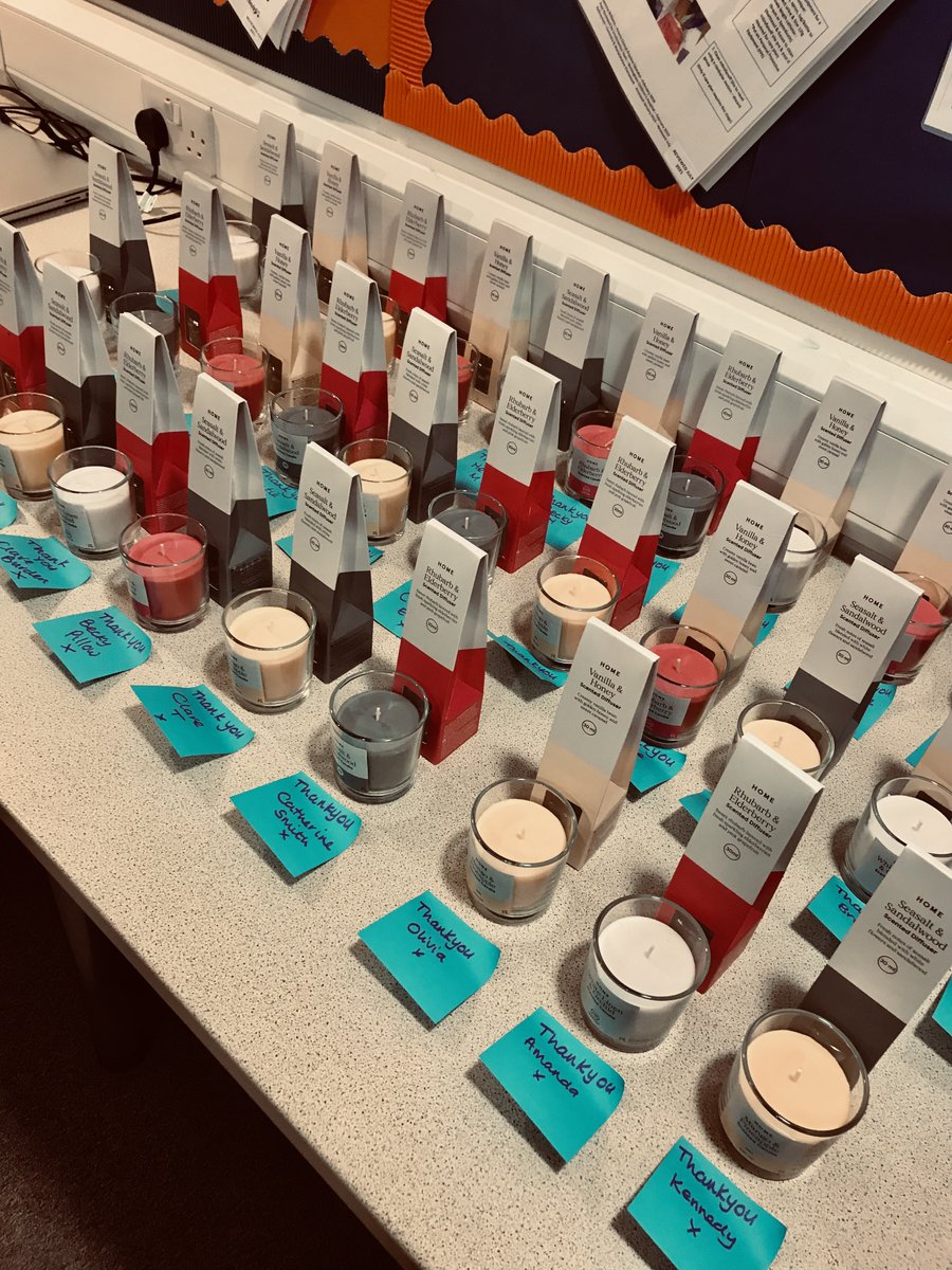 AcornsHospice's tweet photo. This week was Thank You Week where we took the opportunity to thank everyone who has supported Acorns over the past year, including our amazing colleagues!
The team at Worcester were given these sweetly scented goodies to say thank you for all their hard work.
#AcornsThankYouWeek https://t.co/VzxzMhGYte