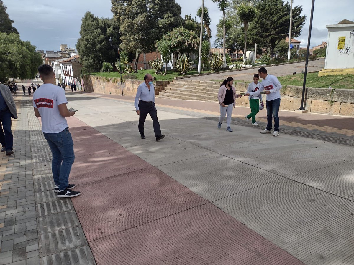 yamirlopez's tweet photo. Seguimos recorriendo las calles de nuestra hermosa #Boyacá llevando el mensaje de nuestro próximo presidente Sergio Fajardo.
¡Este departamento necesita un #PresidenteProfesor!
#BoyacaConFajardo
#FajardoPresidente https://t.co/toTPPtWUFa