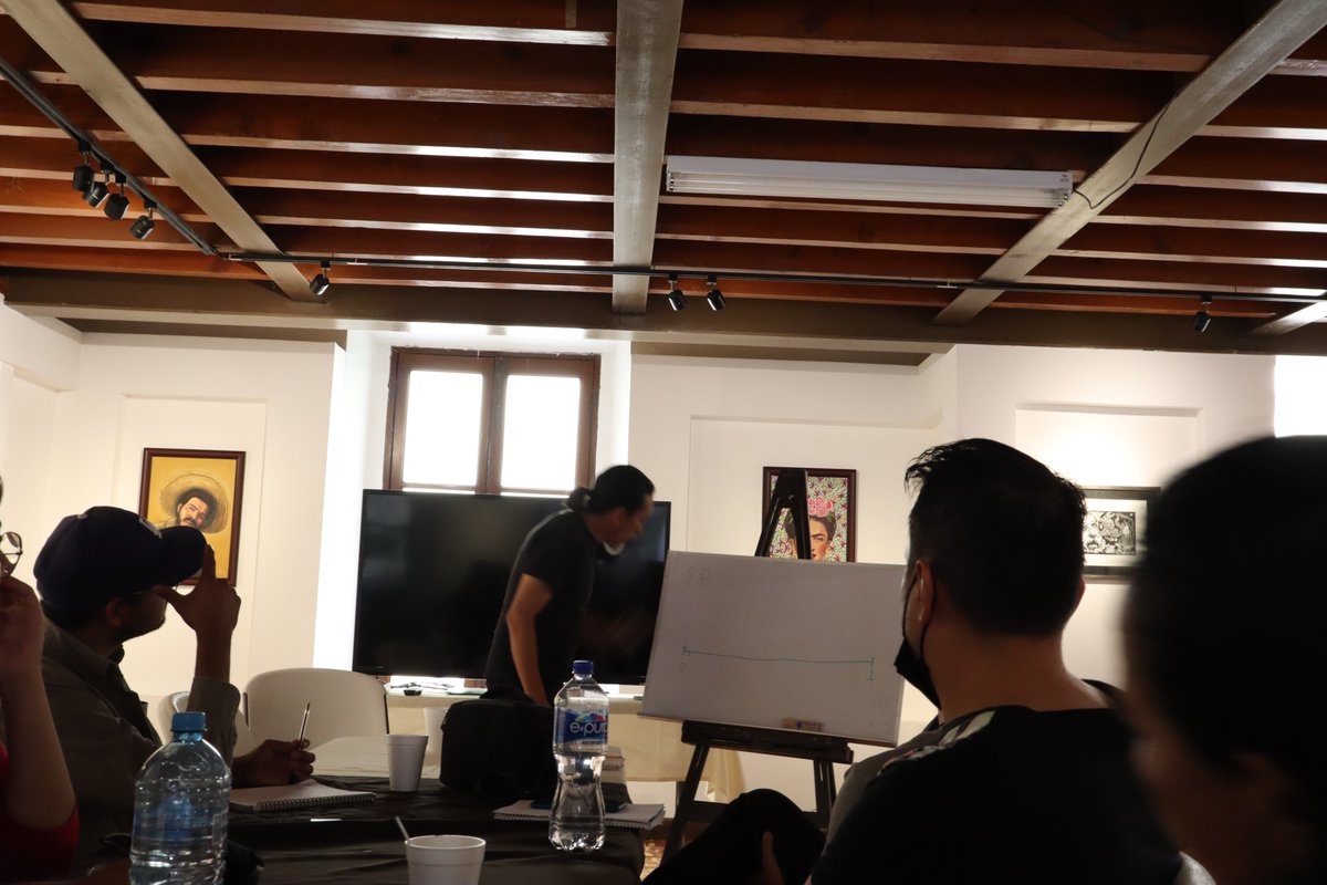 JohnnyAntuHap's tweet photo. El maestro @luistovars impartiendo el Taller de Crítica Cinematográfica, dentro de las actividades del @FCMDurango 

@revistacinefago 
@iceddgo https://t.co/4oJWrHgEFJ