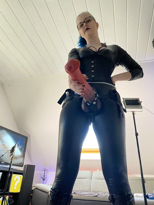 na meine lieben ich plane grade die sets f&uuml;r juni. habt ihr w&uuml;nsche?? cosplay des monats wird 2b sein<a href="/tag/femdom"class="tags"><span>#femdom</span></a><a href="/tag/findom"class="tags"><span>#findom</span></a><a href="/tag/baddragon"class="tags"><span>#baddragon</span></a><a href="/tag/leathermistress"class="tags"><span>#leathermistress</span></a>