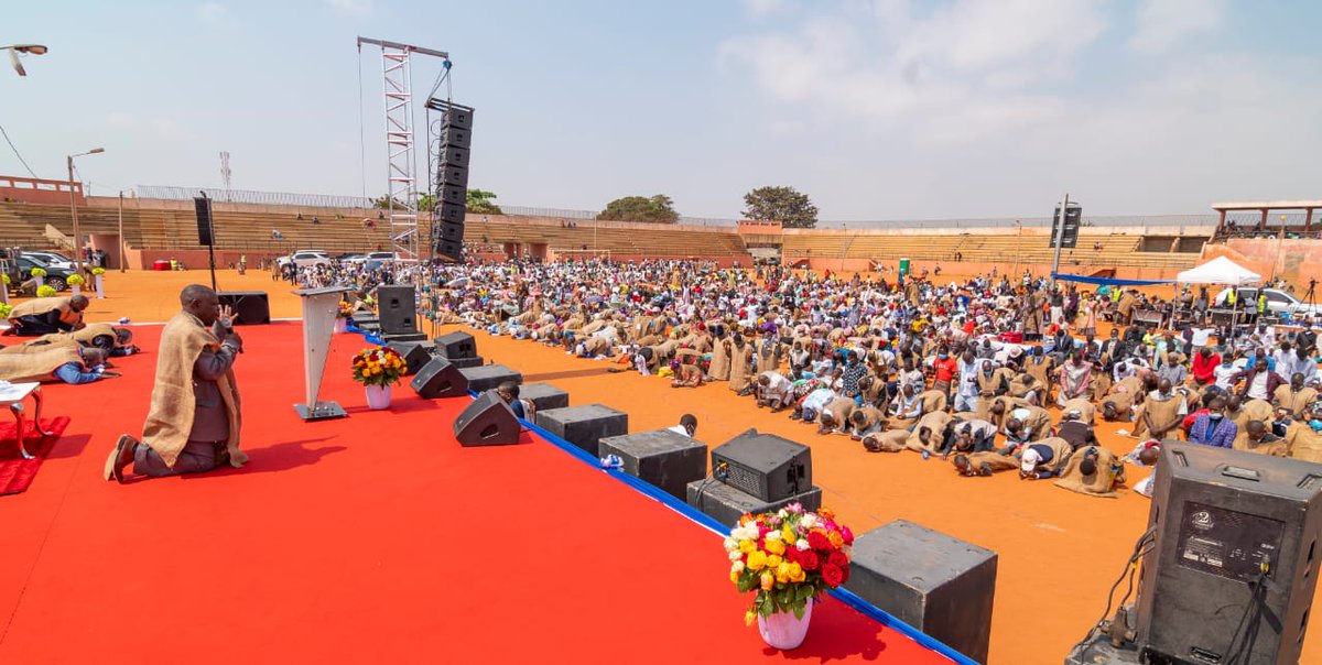 ItsIsaac_Snr's tweet photo. From the Top to the Lowest. From Children to the Top Government Official, All of them have GATHERED in Campo  Mario Santiago Stadium in LUANDA, ANGOLA with one AGENDA to BRING a National Repentance before the LORD.

What have you LEARNED?.

#AngolaRepents https://t.co/IFcMI98inN