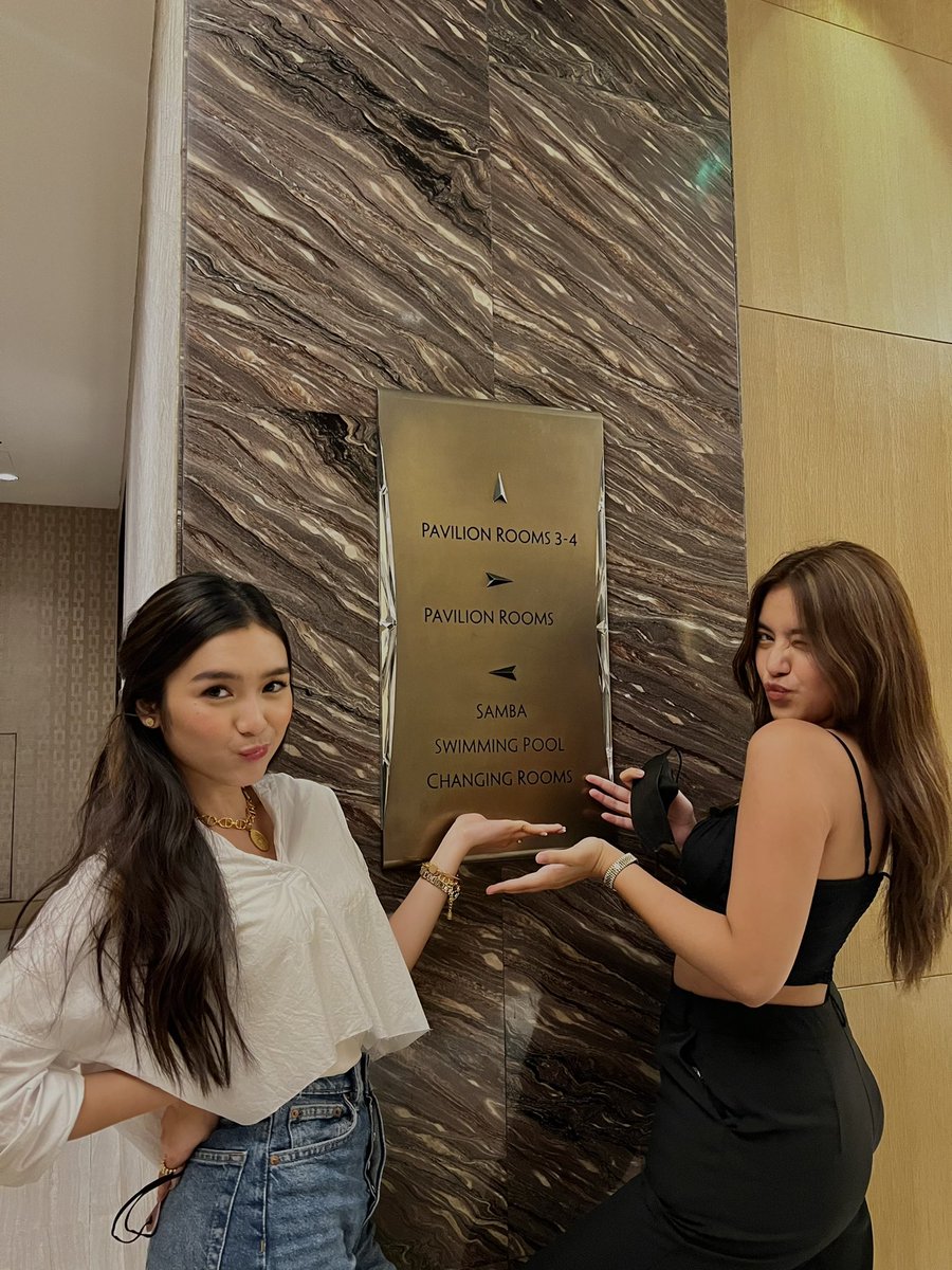 ashleyadiaz_'s tweet photo. completely diff vibes 😭 @francinecarreld https://t.co/1v3pcJwtWu