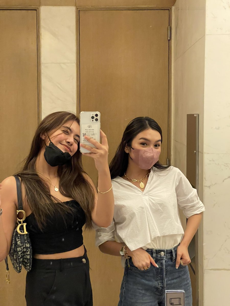 ashleyadiaz_'s tweet photo. completely diff vibes 😭 @francinecarreld https://t.co/1v3pcJwtWu
