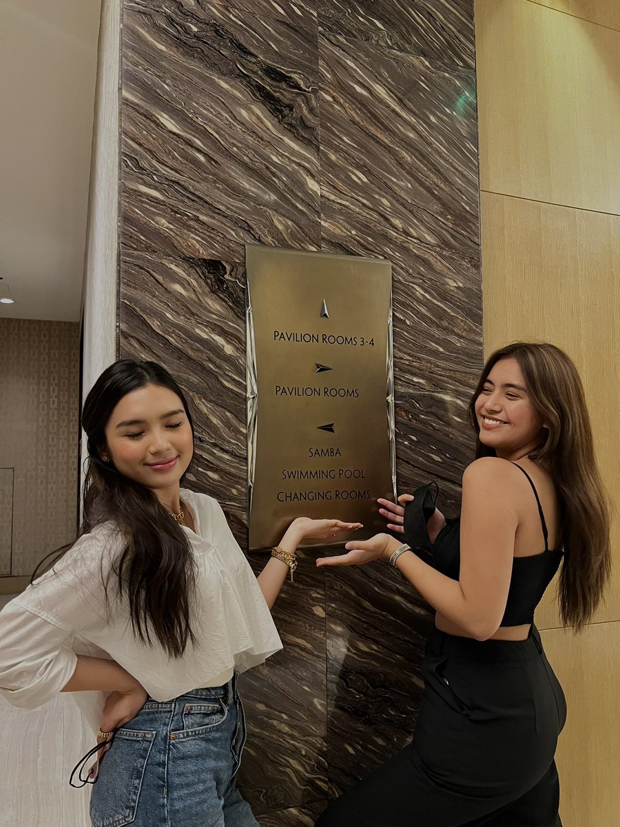 ashleyadiaz_'s tweet photo. completely diff vibes 😭 @francinecarreld https://t.co/1v3pcJwtWu