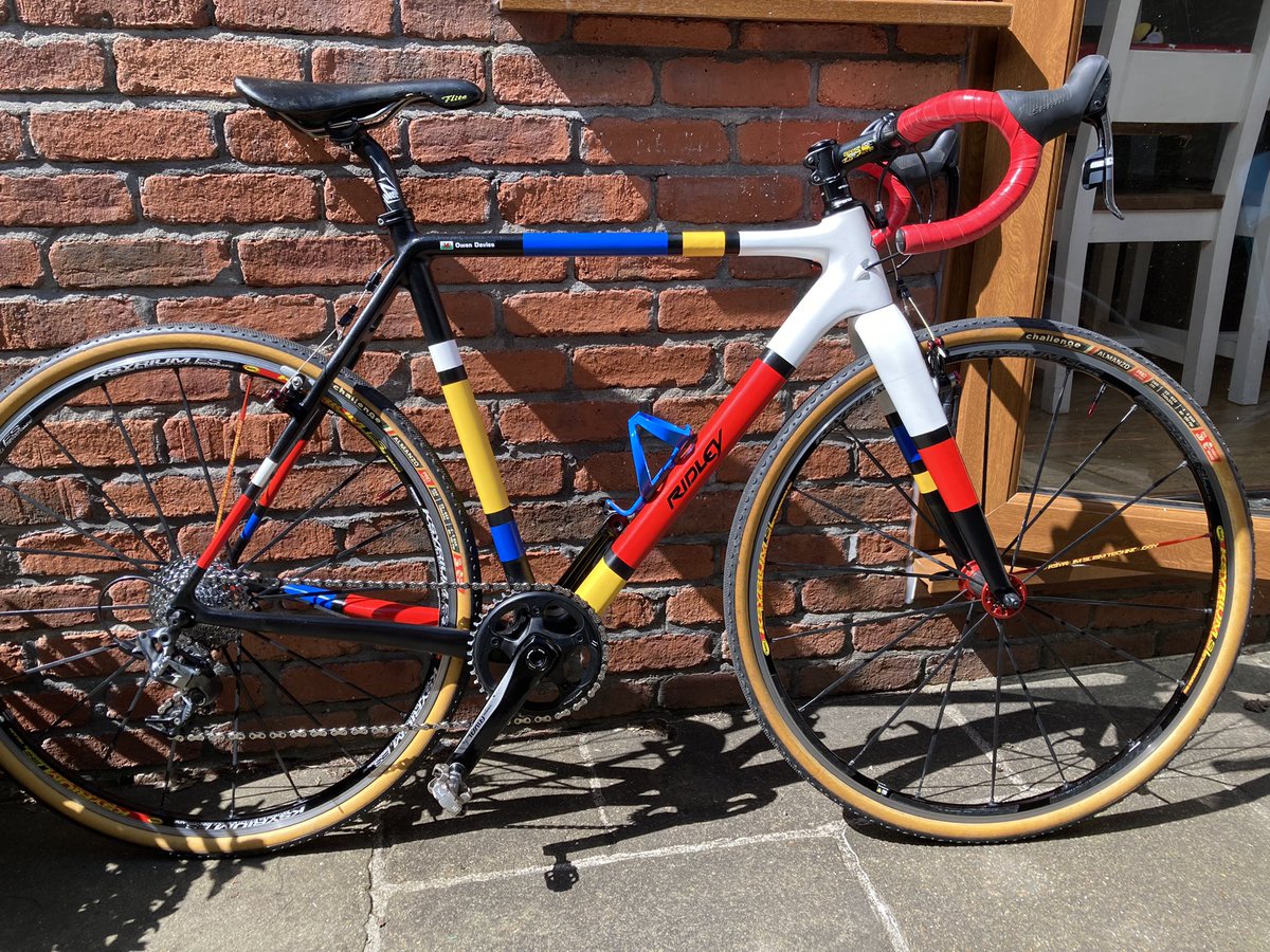 My bike refurb project reaches the final stage. Super happy- First time I’ve re sprayed myself. Paint thanks to <a href="/Graff_City/">Graff-City</a> and rebuild <a href="/Gateway_cycles/">Gateway cycles</a>