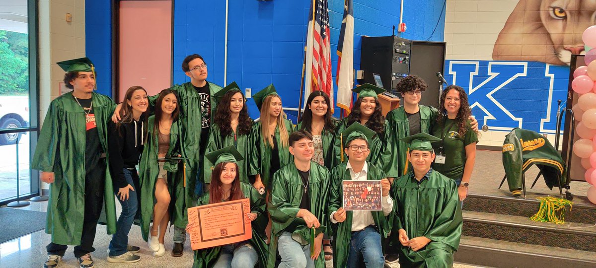 nvarteaga's tweet photo. Congratulations!!! #forestgrad22 https://t.co/xRPXKaqDOw