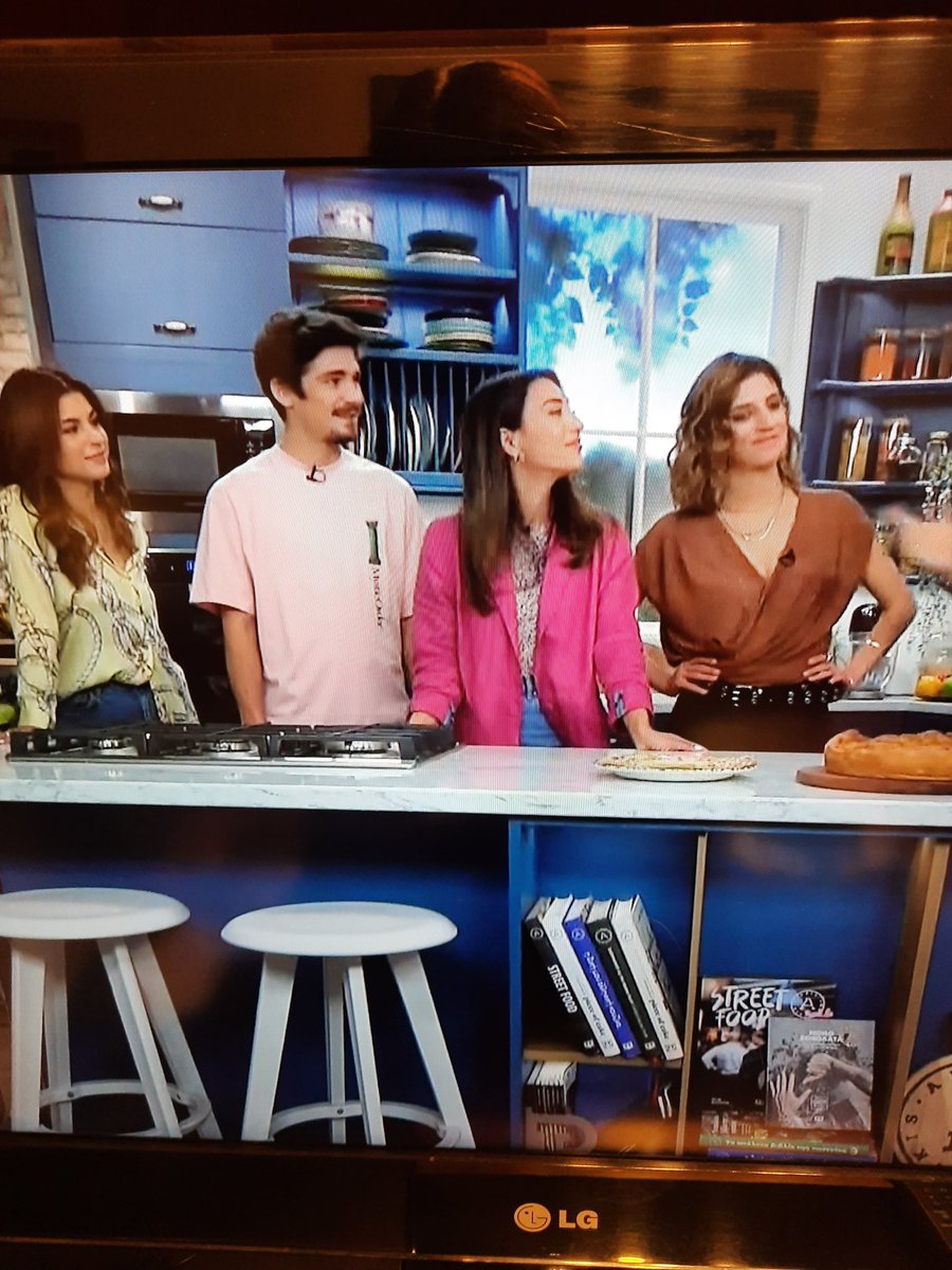 piou_pia's tweet image. Επέλαση μάστερ σεφ. ##Sasmos #kitchenlab 🤣🤣👍❤❤