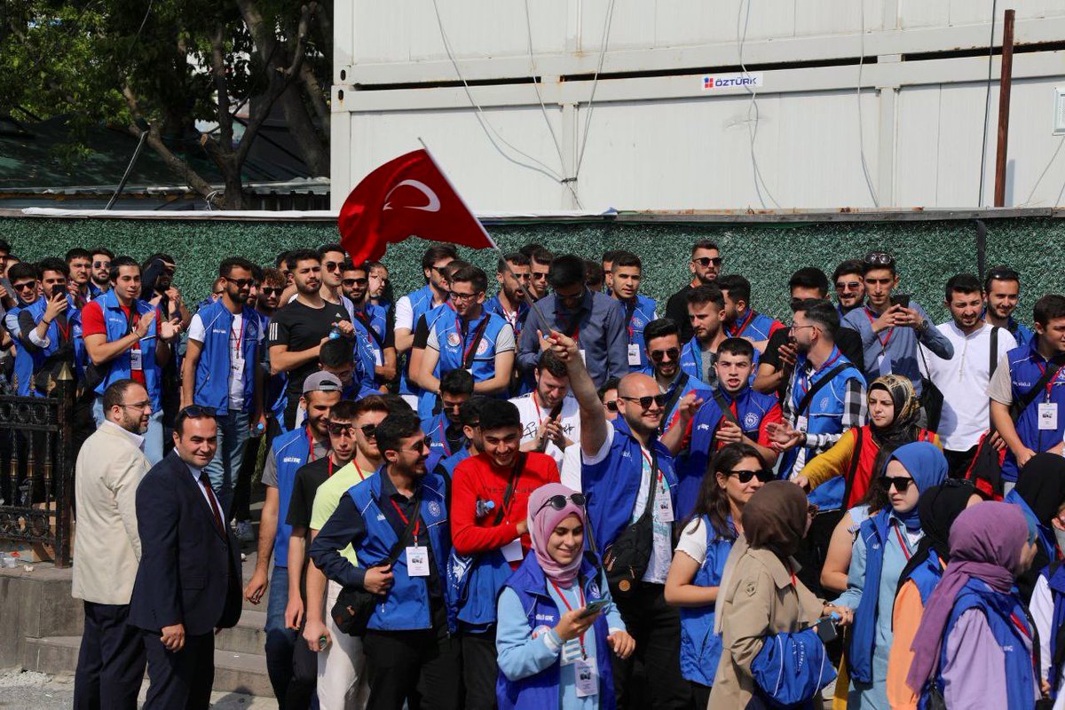 kasapoglu's tweet photo. Gençlerimiz, #27Mayıs darbesini daha iyi anlamak, demokrasi tarihimizi yerinde öğrenmek ve milli iradeye, halkın gücüne olan inançlarını, bağlılıklarını güçlendirmek için bugün Demokrasi ve Özgürlükler Adası’ndaydılar. https://t.co/lOf83oBjfO