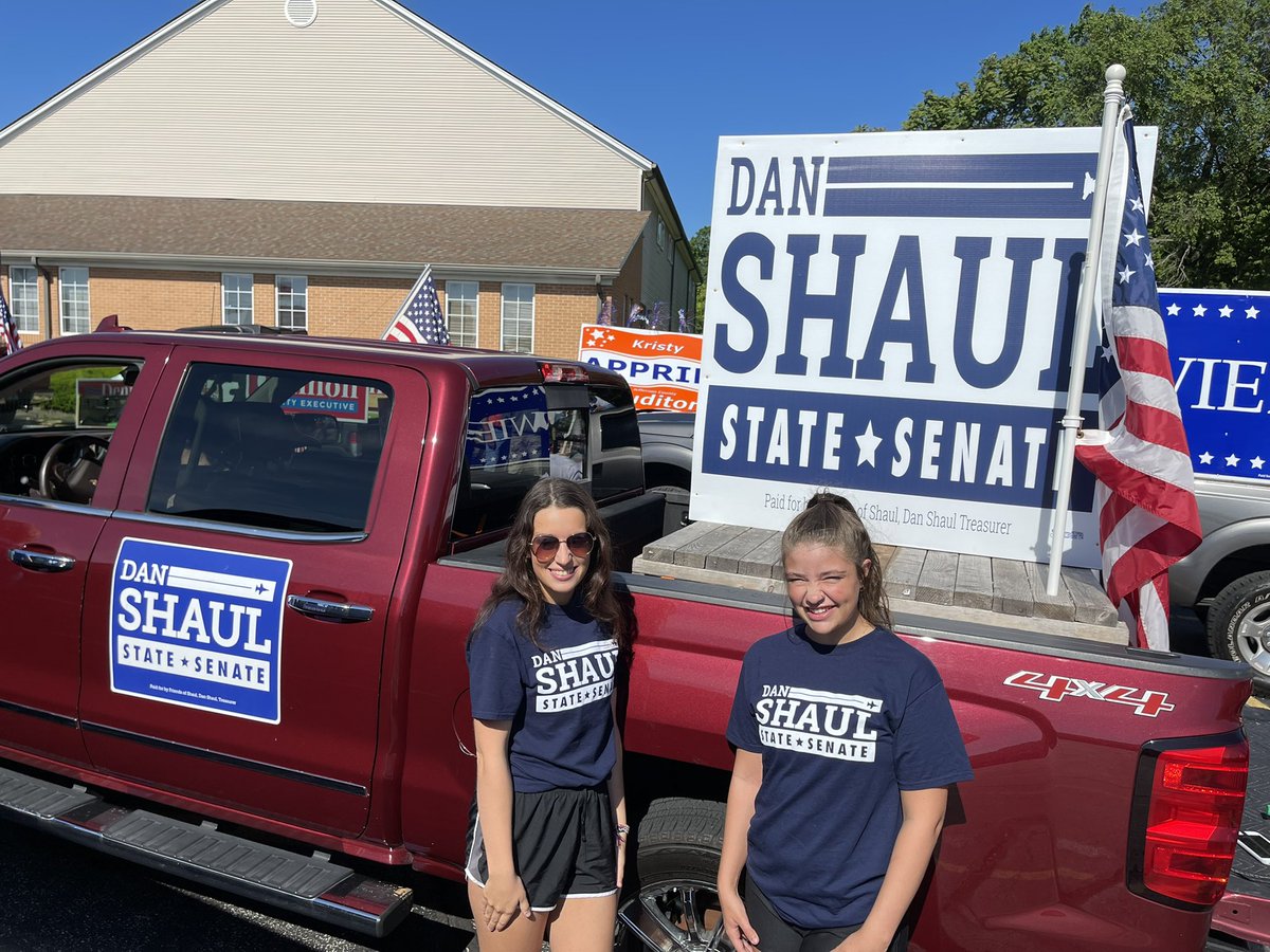 DanShaulMO's tweet photo. What a beautiful morning for a Memorial Day parade in High Ridge. #TeamShaul #moleg #MemorialDay https://t.co/dKvKYOqVW0