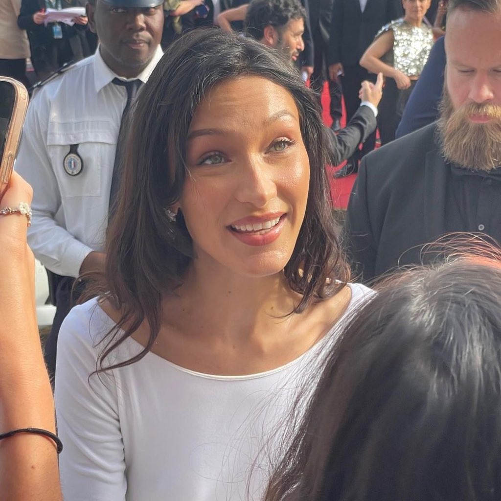 gillarry bot tweet media