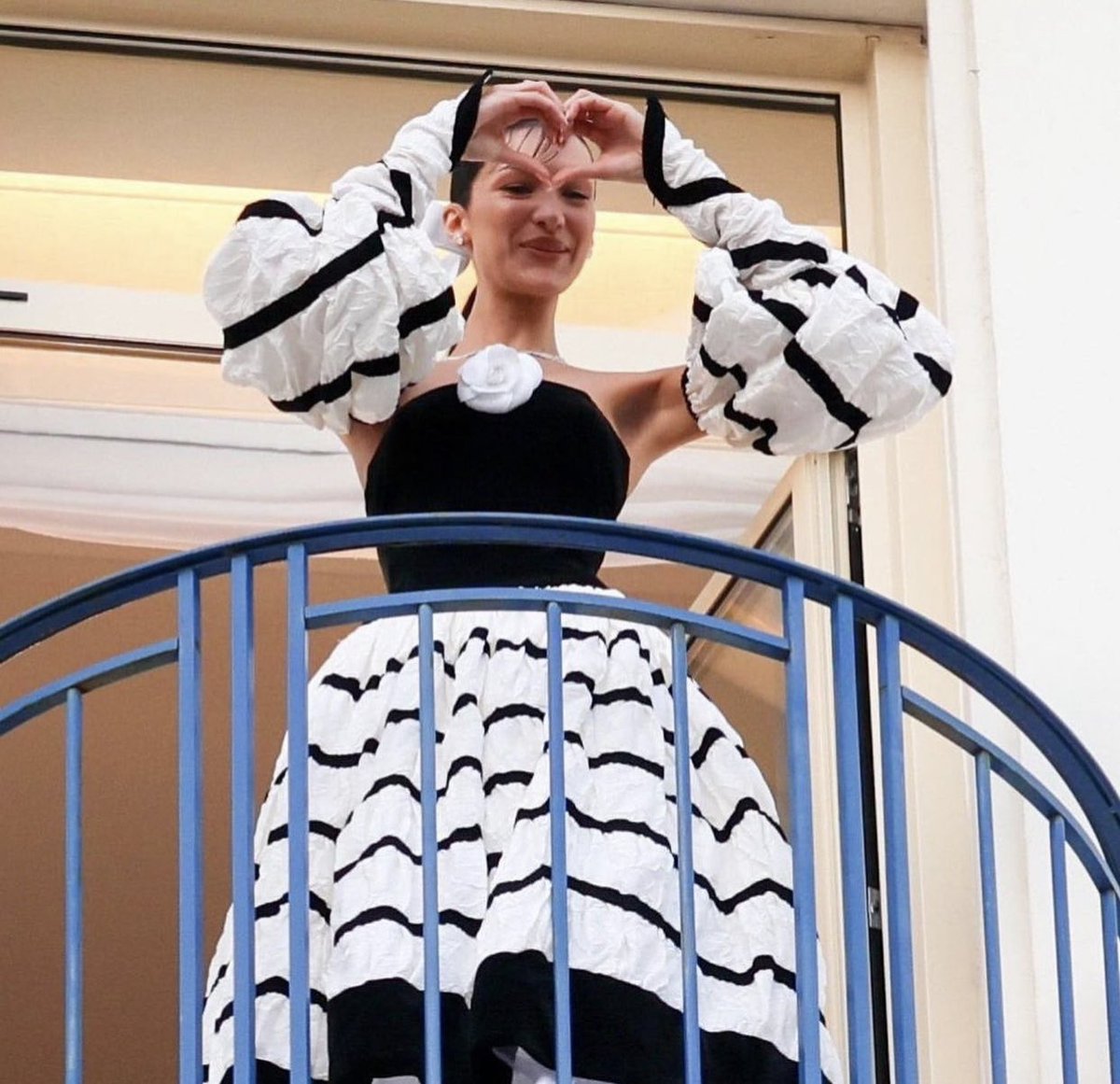 gillarry bot tweet media