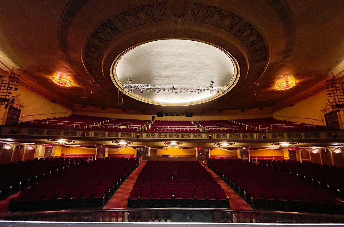 DouglasTaurel's tweet photo. Tonight I'll be gracing this spectacular stage in #champaine @thevirginia 7PM. I've been on some beauties but this one is breath-taking! As an actor, you can't but feel in awe as you walk into this gorgeous building. Like walking into a magnificent church. @petermarksdrama https://t.co/vpq45HoTWi