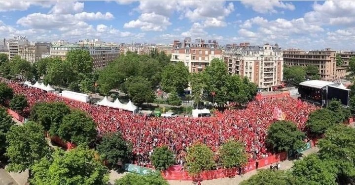 JohnsenStle's tweet photo. The Reds in Paris 🇨🇵
#YNWA 🔴 #UCLfinal https://t.co/hMEF9C50UB