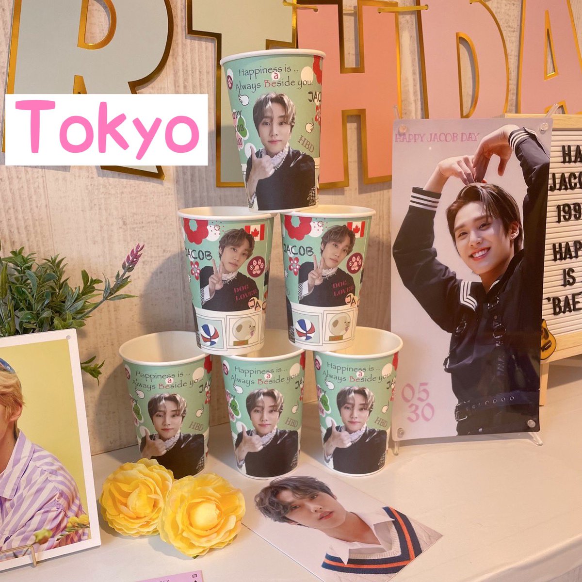 baeside_jacob's tweet photo. 本日よりカフェイベントが始まりました。カフェ内のミニバナーの写真は、HaniD様に提供いただきました。ありがとうございました。

오늘부터 생일 카페 이벤트가 시작했습니다. 
미니 버너 사진은 HaniD님(@hanid_0530jb )이 도와주셨습니다. 
감사합니다. 

#always_baeside_you
#더보이즈 #제이콥 https://t.co/RtwW7DeYkB