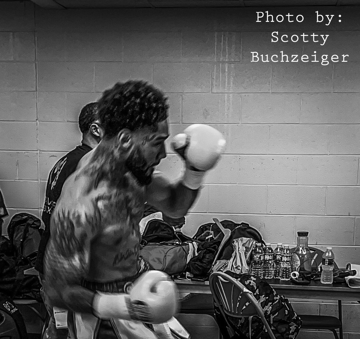ScottyMBuck's tweet photo. Let me introduce you to @SalitaProm number 1 up and coming prospect- Marlon “Savage” Harrington. The current 154 pound weight division is in trouble. Marlon just fought May 26th and is now 8-0- 7KOs. 

#Detroit #Boxing #UpAndComing #CementHands #DetroitBoxing #Prospect https://t.co/eneby18Y17