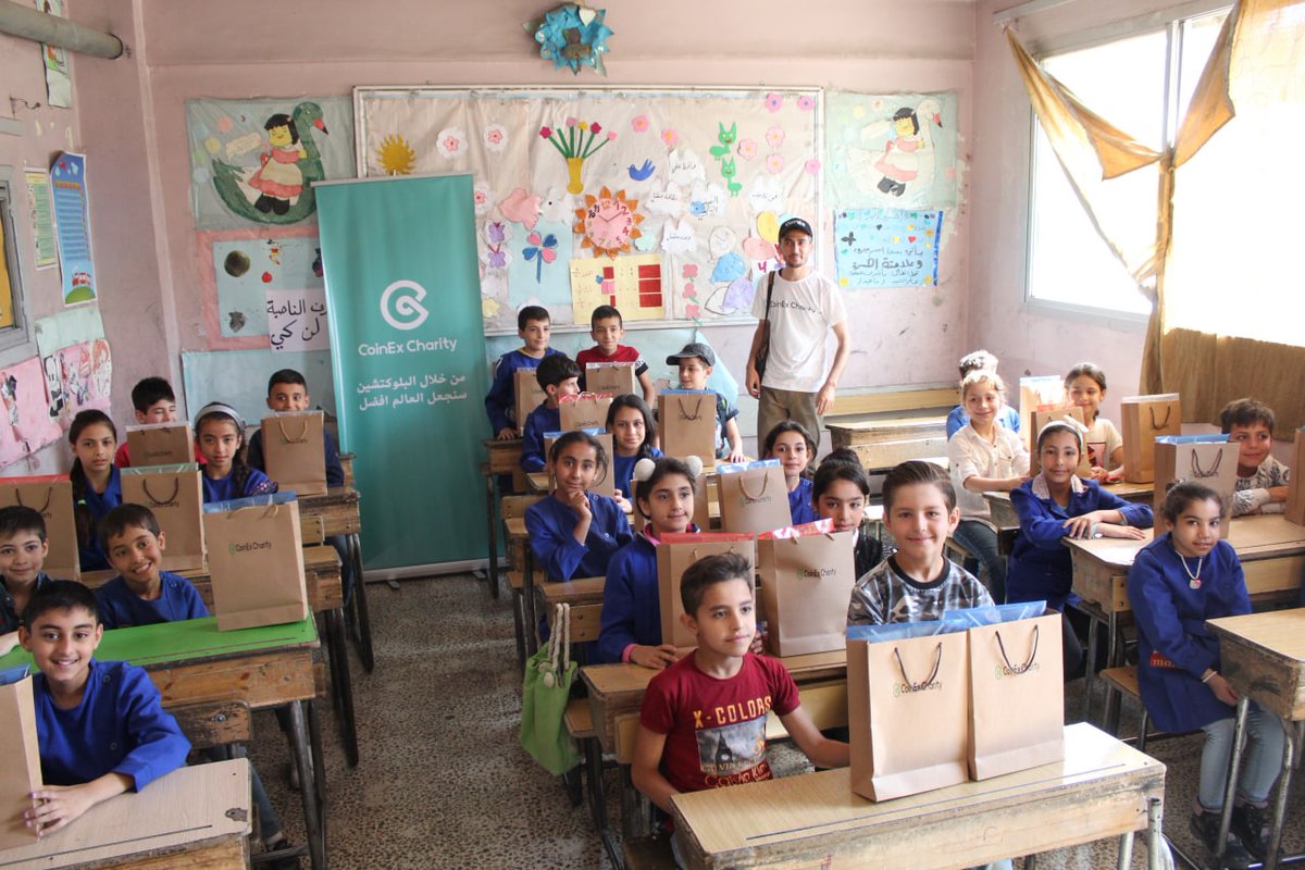 CoinexArabic's tweet photo. #CoinExCharity💕💞💖
💕مدرسة دمر المحدثة x كوين أكس
نحن سعداء جدا لإرسال الحب من كوينأكس الى كل العالم.
و اليوم نحن في #سوريا 
نتمني ان يشاطر الحب من الكتب إلي قلب الأولاد 
#Charity #book #coinex @CoinExCharity https://t.co/IljM3cQZ74