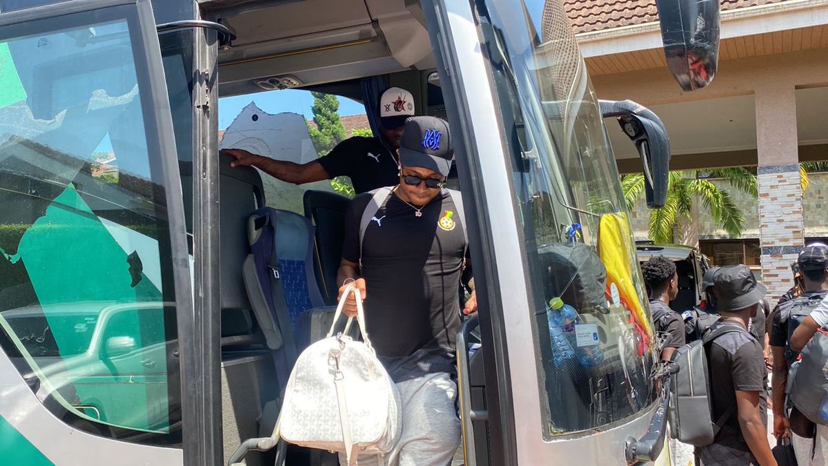 ClassMediaSport's tweet photo. 📌Some @GhanaBlackstars players have arrived in Cape Coast ahead of their first training session as they prepare for the 2023 AFCON Qualifiers against Madagascar.

Kick off - Wednesday @ 7pm at the Cape Coast Sports Stadium 🏟️.

#ClassSports https://t.co/Udl6bNIBVt