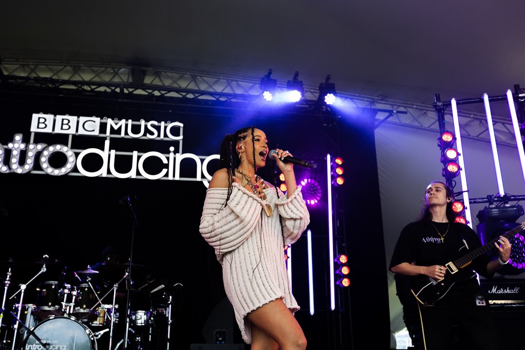 bbcintroducing's tweet photo. Bringing some soulful sounds in the sunshine is the wonderful @OfficialTamera https://t.co/rAV4fQ4iU7