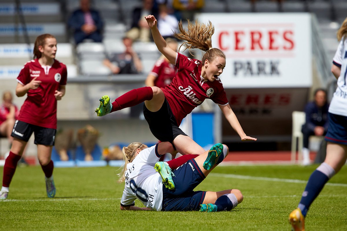 AGFFodbold's tweet photo. 𝟏𝟑𝟓𝟕 tak for opbakningen i dag til kvindernes kamp i Ceres Park❤️👏 Ny tilskuerrekord i @kvindeliga og en 2-0 sejr, som næsten 100 % sikrer os liga-status næst' år 👍 Sikke en dag 🫶 #ksdh #kvindeliga https://t.co/wLAl7gjCj9