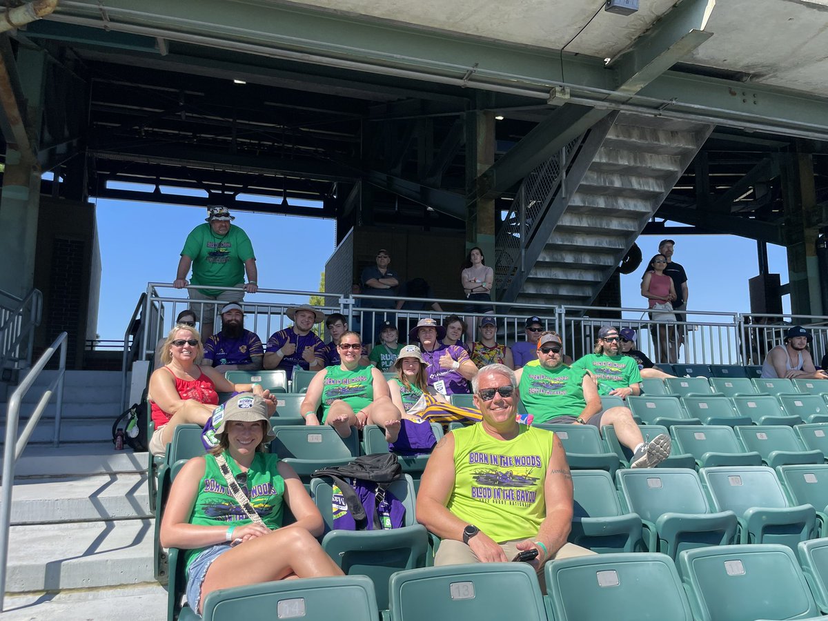 UNIMensRugby's tweet photo. Come off of an exciting win over @UMassLowell (26-12), relaxing and waiting to watch @UNIWR take on @clemsonwrugby! Be sure to turn on The Rugby Network and follow along on our Facebook for livestreams! #BornInTheWoods https://t.co/N6gOnMFBhP