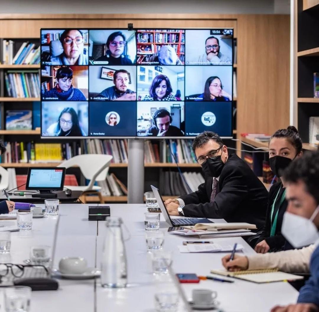 ANIP_Chile's tweet photo. 📣 Encuentro con @DrFSalazar y @cgainza de @min_ciencia:
👉Gestiones en curso para otorgar #ExtensionBecas x #Pandemia a #PostgradosAbandonados
👉Voluntad para trabajar en mesas de: retribución e inserción, mejoras n condiciones laborales en Investigación, género, entre otros 🤝 https://t.co/KKKLNwM7lz