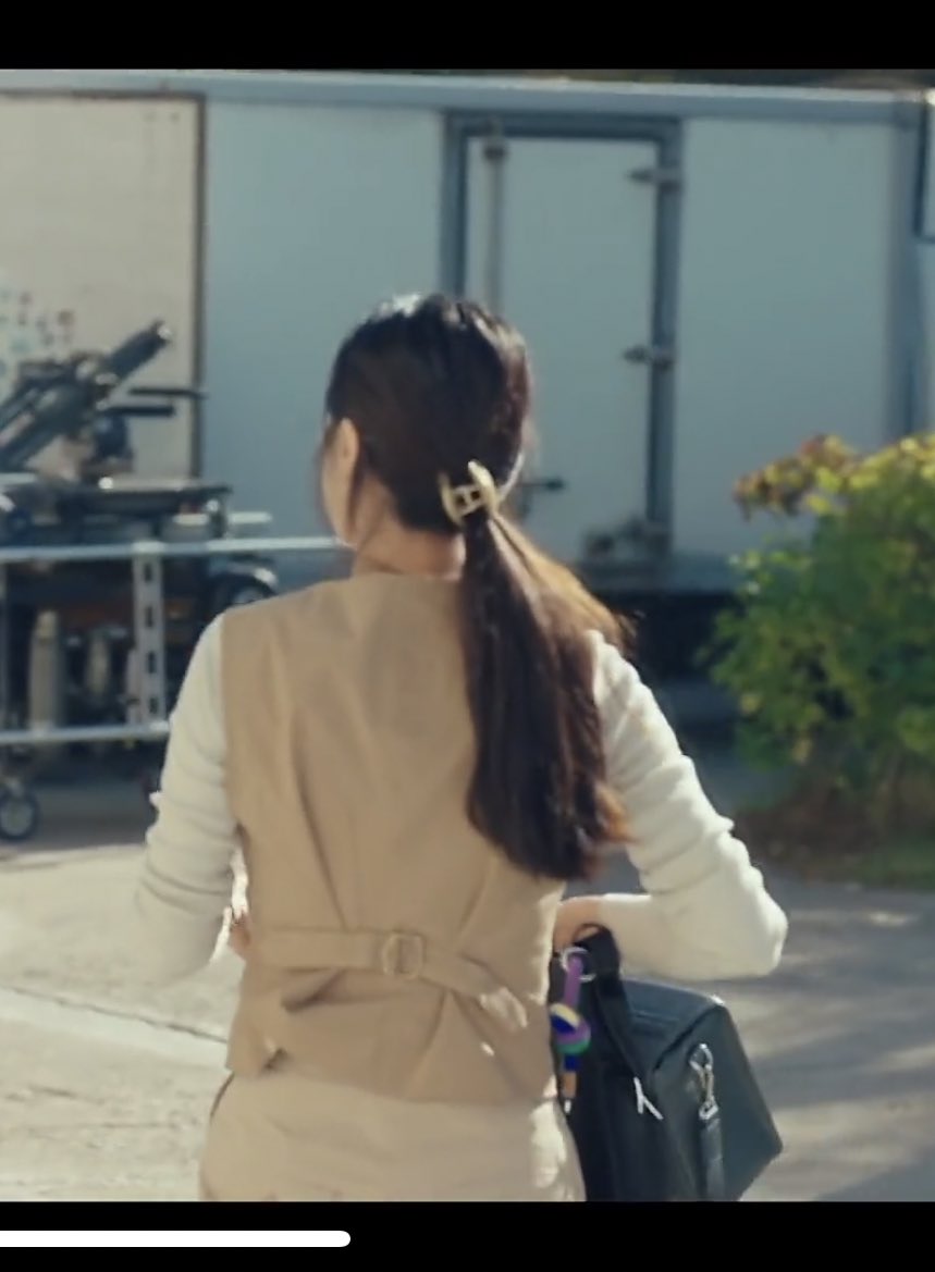 Jassugaa's tweet photo. Since everyone watching shooting star, im watching at her handbag it pretty๐ #shootingstarkdrama #handbagdesign https://t.co/UsmdlyPhKz
