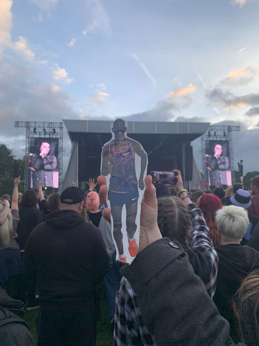 TinyCardboardMo's tweet photo. Tiny Mo lovin it at MCR in Warrington last night!
Cmon you know
Tin Emo xxx https://t.co/ZAt8Mx2UNQ