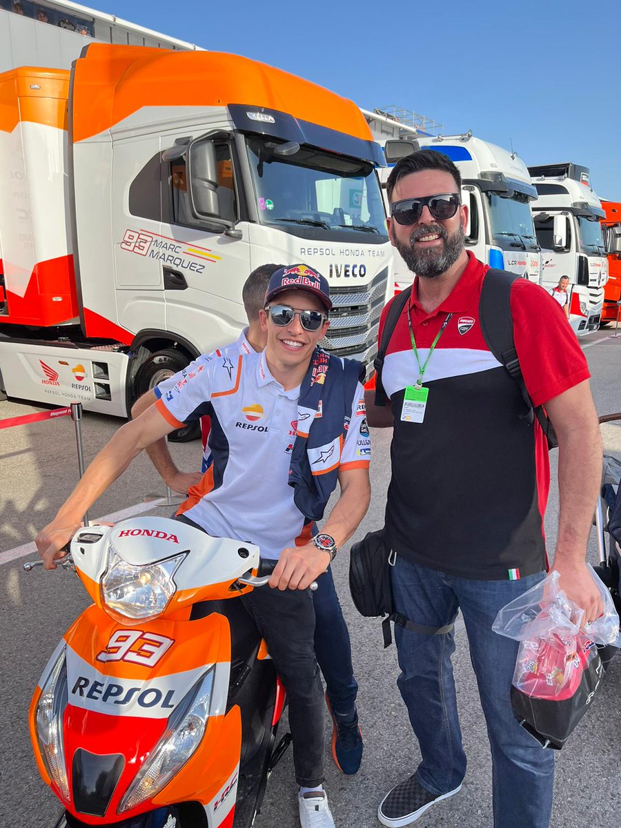 Quiero a este tío al 100% y en pista!!
Porque? Porque amo el motociclismo por encima de todo!!
Vuelve pronto <a href="/marcmarquez93/">Marc Márquez</a>