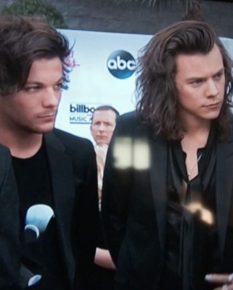 rarepicslh's tweet photo. louis and harry in 2015 https://t.co/ZFZZnQWxi7