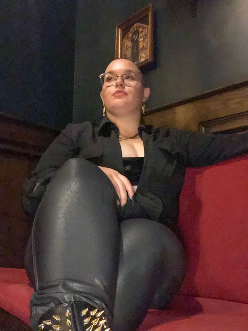 Vampire vibes???? https://t.co/U0nJVOSTQ6<a href="/tag/bdsm"class="tags"><span>#bdsm</span></a><a href="/tag/findom"class="tags"><span>#findom</span></a><a href="/tag/findomworship"class="tags"><span>#findomworship</span></a><a href="/tag/bdsmlifstyle"class="tags"><span>#bdsmlifstyle</span></a>