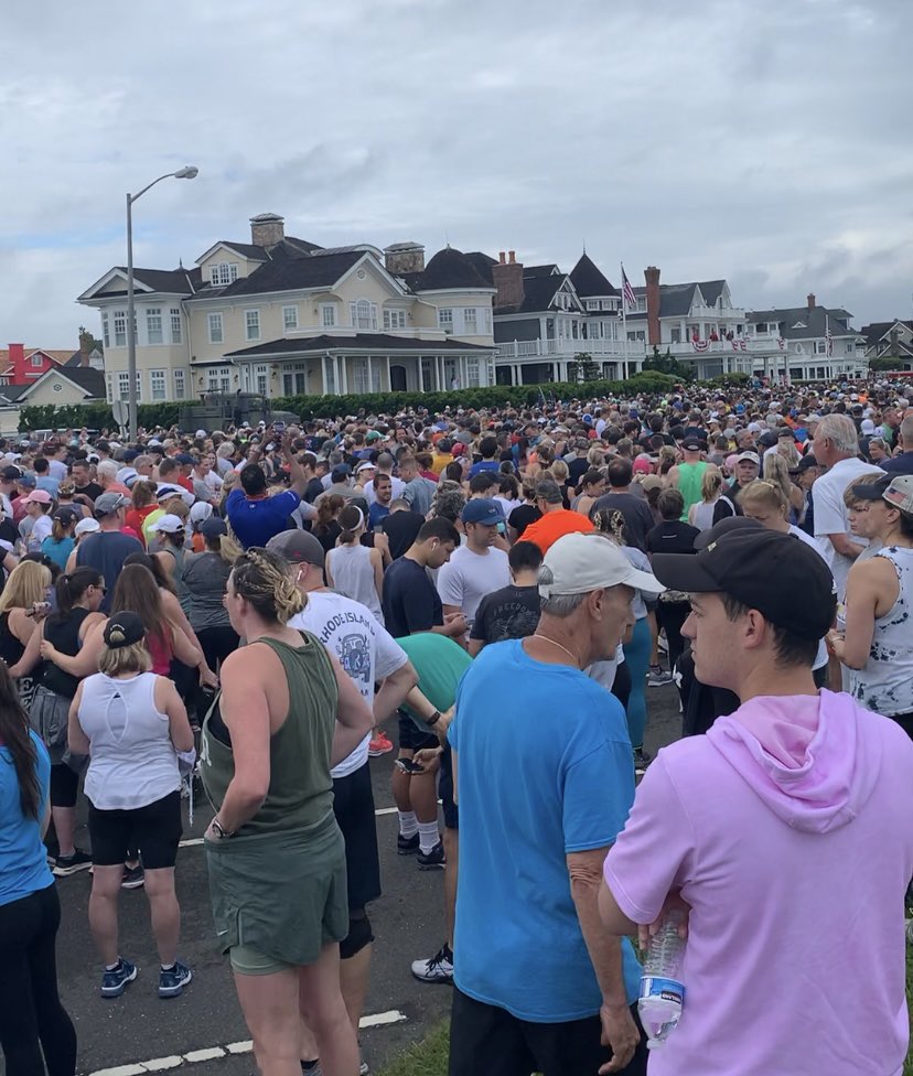 Coach_IPace's tweet photo. Awesome way to kick off #MemorialDayWeekend MDW 🇺🇸! Great time running the #SpringLake5 Mile Race! Wishing all of our @VilleFootball Families a safe &amp; healthy holiday weekend! #goVILLE #slowandsteady https://t.co/SfRfXwFiD7