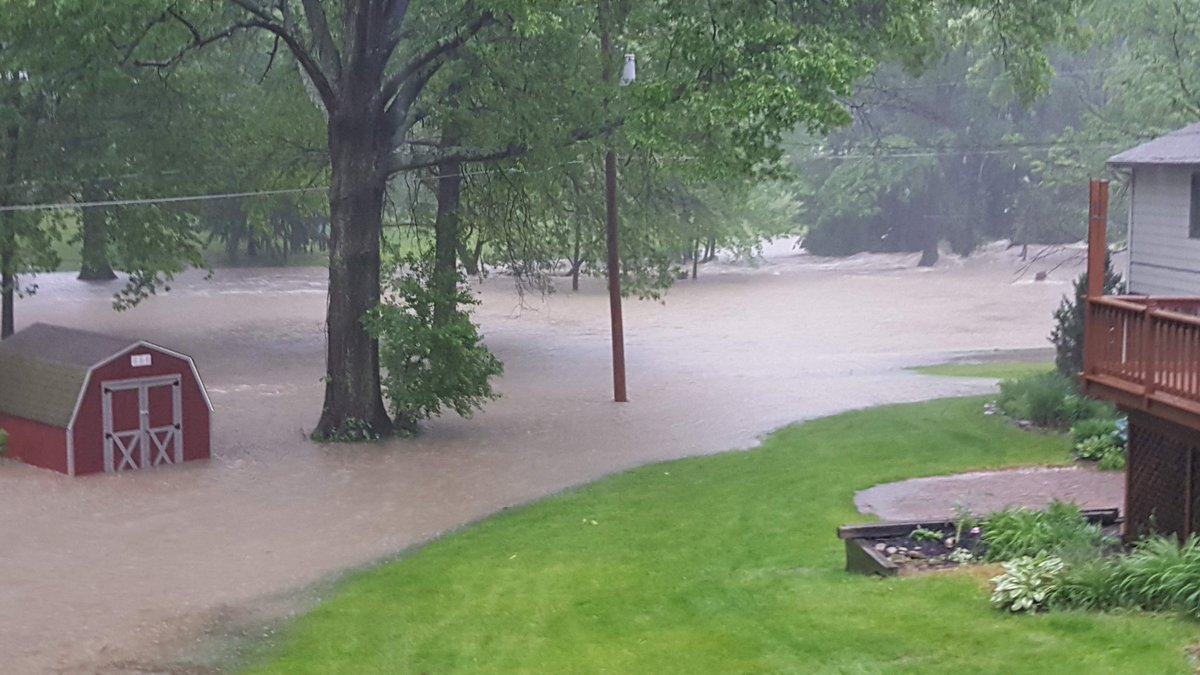 RJMack65's tweet photo. @EricWFMJ This is what we looked like on this date 3 years ago here in Canfield. #ohwx https://t.co/eT35m4NGfm