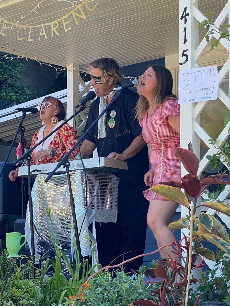 The Clarences live at Modesto Porchfest on Sun. 5/22/22 in Modesto, CA!!!
#theclarences #robertmedeiros #erinshannon #leslieouthier #bobsradiocafeteria #bobsvideocafeteria  #atari2600 #eddiemurphy #saturdaynightlive #joepiscopo #rockandrollandthensome #clarencewalker #thebeatles
