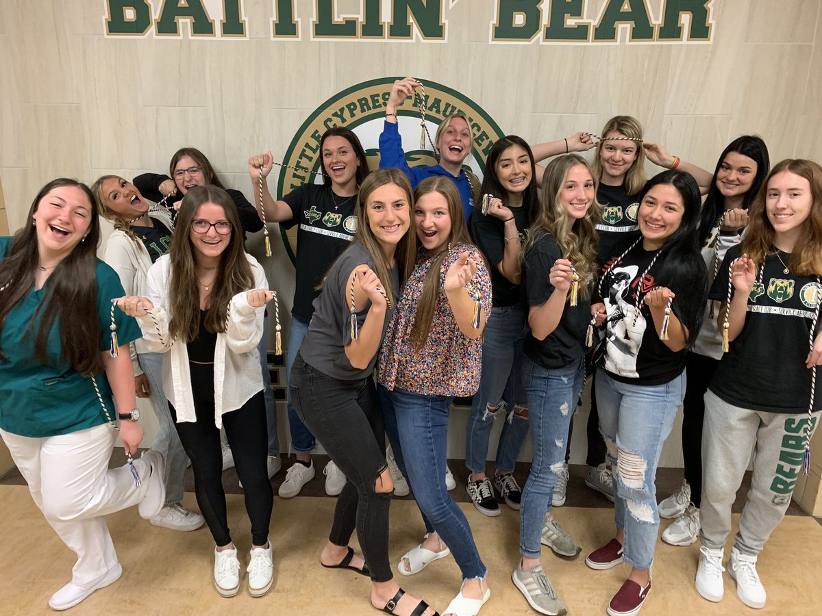lcminteract's tweet photo. Shouting CONGRATULATIONS to our awesome CLASS OF ‘22 graduates! We are so proud of you and wish you the very best!!🐻🎓👩🏼‍🎓💚 https://t.co/th6Aqy9y9i