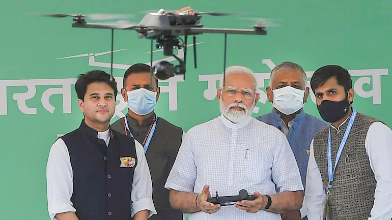 DrGauravGarg4's tweet photo. जब मुझे कहीं सरकारी कामों की क्वालिटी को देखना होता है तो मैं अचानक ड्रोन भेज देता हूं और किसी को पता भी नहीं चलता कि मैंने सारी जानकारी ले ली है : PM Modi https://t.co/rCy5c8Ta8b