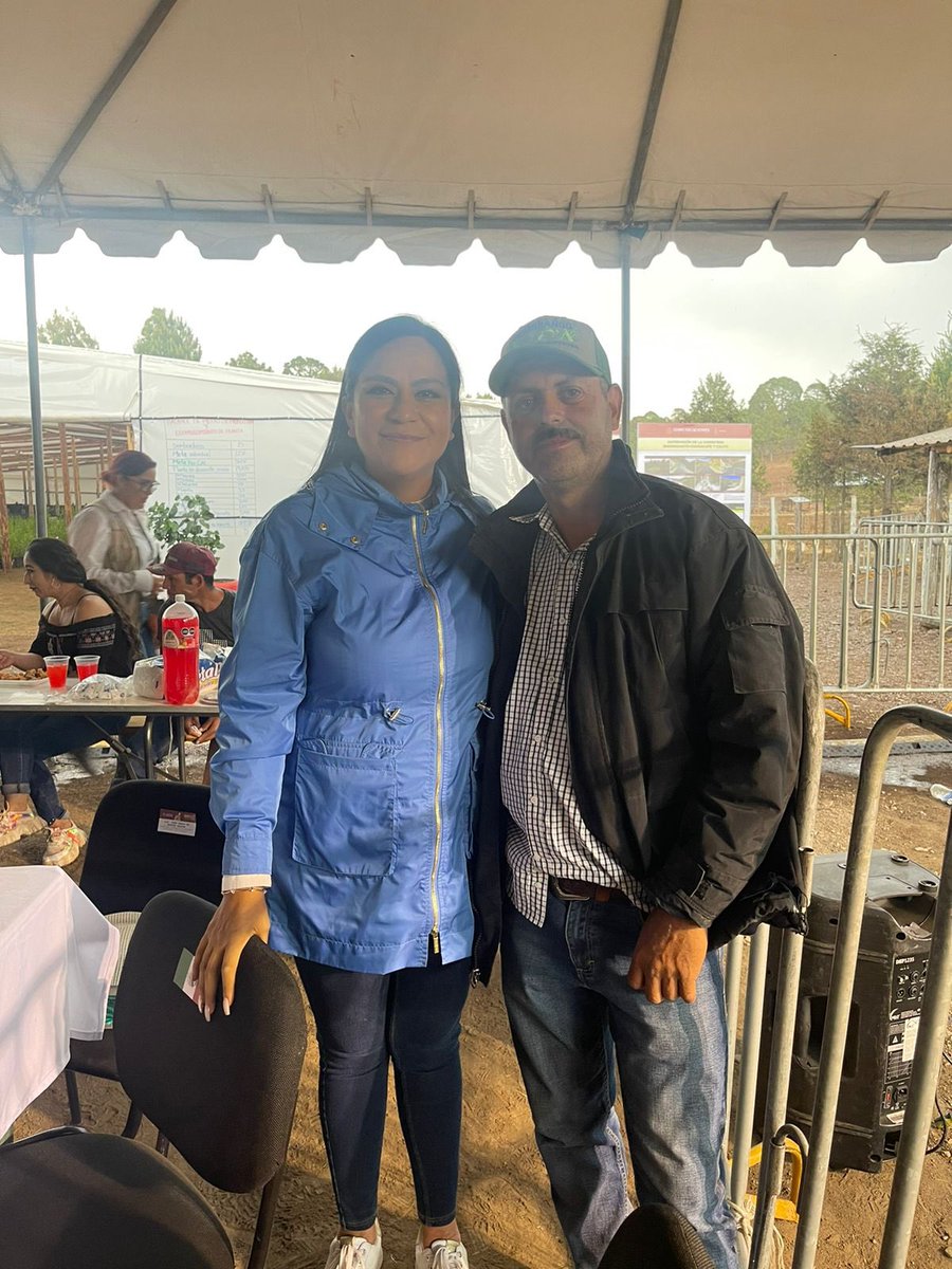 A_MontielR's tweet photo. Un gusto estar en Guadalupe y Calvo, un lugar que me trae grandes recuerdos de nuestros sueños de transformación, junto al Presidente @lopezobrador_ iniciamos la 3a.Jornada Nacional de Siembra 2022 acompañados de los gobernadores de Sinaloa, @rochamoya_ y Chihuahua @MaruCampos_G https://t.co/iVFduSynec