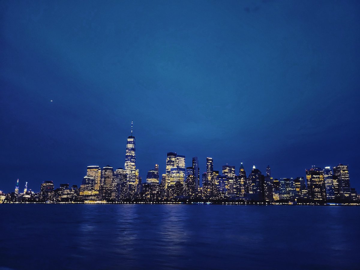 CodeUhi's tweet photo. New York skyline 🌃 https://t.co/X1fYGciUtM